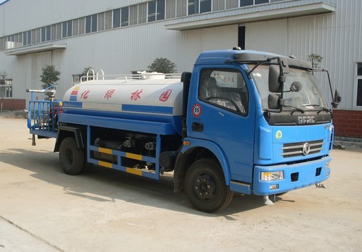多功能灑水車生產(chǎn)廠家_8噸東風(fēng)多利卡農(nóng)藥噴灑車價格