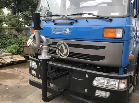 灑水車駕駛室前端加裝全自動(dòng)電子智能水炮