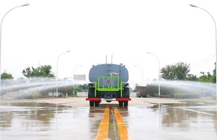 12方灑水車多少錢一臺(tái)_國六12方東風(fēng)華神KL5綠化灑水車廠家價(jià)格4
