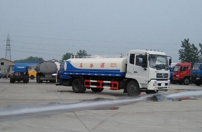 程力多功能灑水車圖片