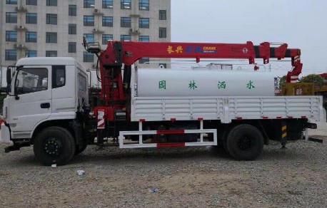 隨車吊灑水車圖片