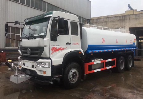 重汽斯太爾310馬力22方灑水車實車展示