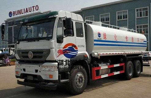 重汽斯太爾310馬力22方灑水車實車展示