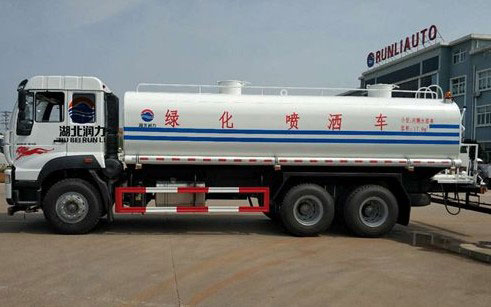 重汽斯太爾310馬力22方灑水車實車展示
