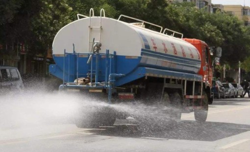 灑水車添加抑塵劑作業,防止路面結冰 灑水車添加抑塵劑作業,防止路面結冰